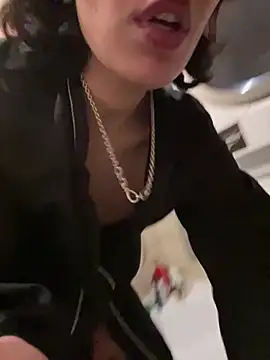 Piggiteablacktea online show from January 17, 6:33 pm