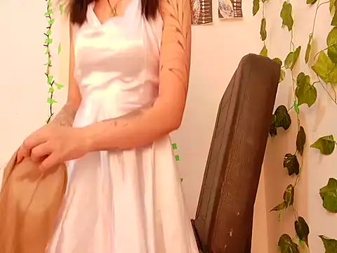 lucywhite13 online show from September 11, 7:03 pm