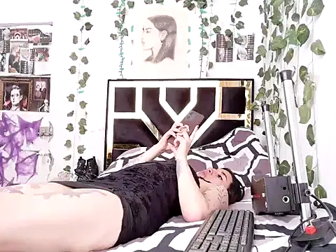 lucywhite13 online show from November 14, 3:44 pm