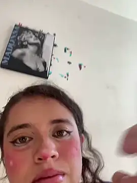 Snapshot of Lucy_YupiSweet chatting on November 19, 4:18 pm Lucy YupiSweet online show from November 19, 4:18 pm