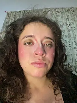 Snapshot of Lucy_YupiSweet chatting on November 25, 8:03 am Lucy YupiSweet online show from November 25, 8:03 am