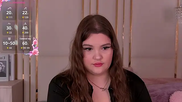 Snapshot of EmilyHyde chatting on May 28, 8:39 pm EmilyHyde online show from May 28, 8:39 pm