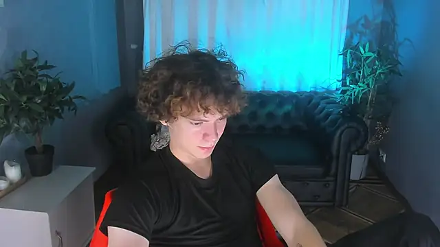 Snapshot of Tommy_Jamm chatting on October 6, 3:31 pm Tommy Jamm online show from October 6, 3:31 pm