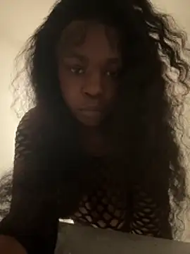 Snapshot of Freakyshiestyyy chatting on December 19, 6:37 pm Freakyshiestyyy online show from December 19, 6:37 pm