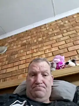 wallacelegend online show from September 25, 5:33 am