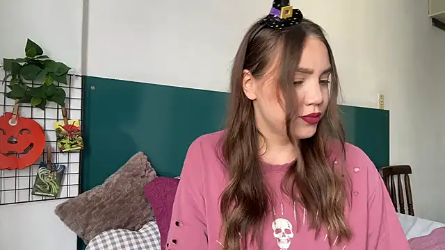 Snapshot of NebulaHaven chatting on October 28, 6:32 pm NebulaHaven online show from October 28, 6:32 pm