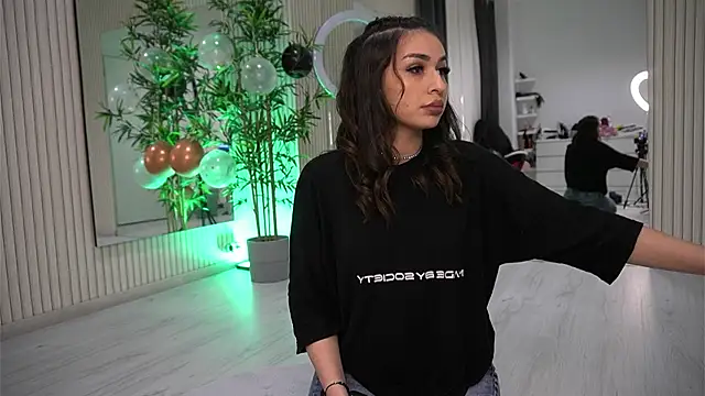 Snapshot of EmmaBlanco chatting on November 8, 8:29 pm EmmaBlanco online show from November 8, 8:29 pm