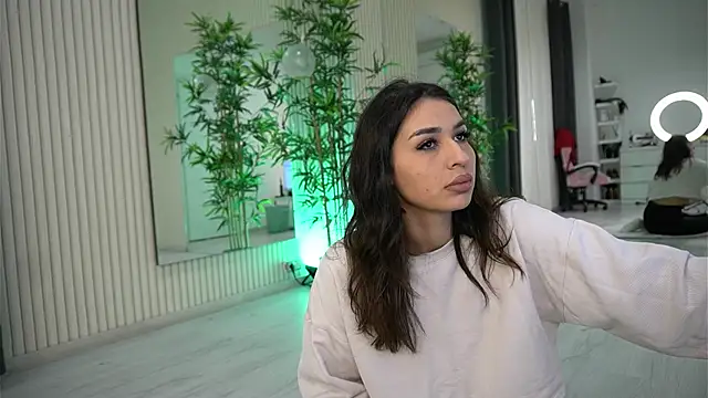 Snapshot of EmmaBlanco chatting on December 2, 8:15 pm EmmaBlanco online show from December 2, 8:15 pm