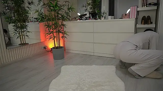 EmmaBlanco online show from April 7, 4:13 am