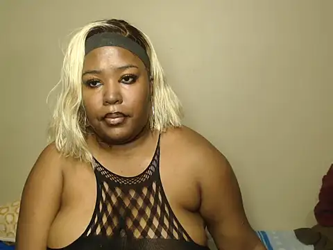 Snapshot of SexyEbonyy_ chatting on October 6, 10:18 pm SexyEbonyy online show from October 6, 10:18 pm