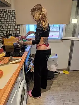 sarahpearlx online show from February 11, 4:45 pm