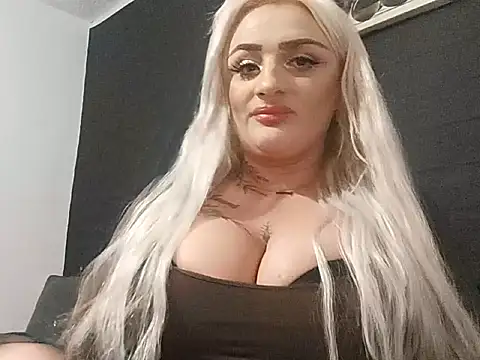 Snapshot of AnastasiaLips chatting on April 28, 8:14 pm AnastasiaLips online show from April 28, 8:14 pm