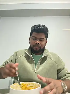 Snapshot of CrazyShashank chatting on December 22, 8:44 am CrazyShashank online show from December 22, 8:44 am