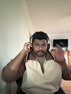 Snapshot of CrazyShashank chatting on February 5, 1:16 pm CrazyShashank online show from February 5, 1:16 pm