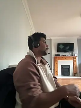 Snapshot of CrazyShashank chatting on February 6, 12:41 pm CrazyShashank online show from February 6, 12:41 pm