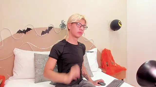 Enrrixxx  online show from October 31, 7:26 pm