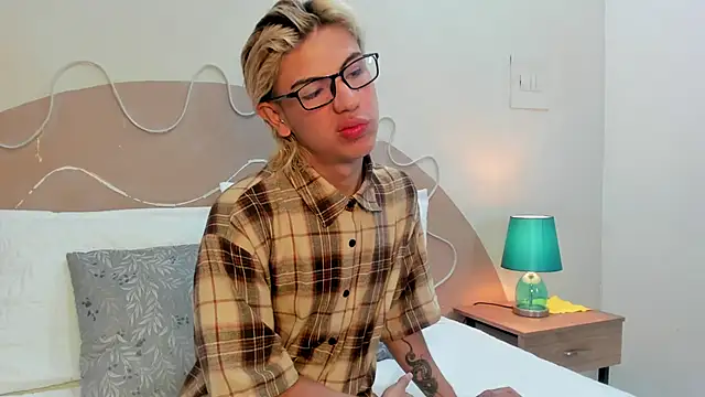 Enrrixxx  online show from November 23, 7:24 pm