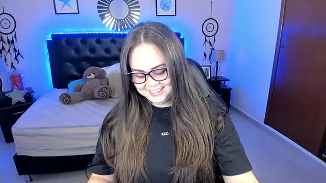 LolaVillalobos online show from May 8, 12:43 pm