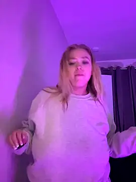 KaylaTrudi online show from November 19, 8:42 pm