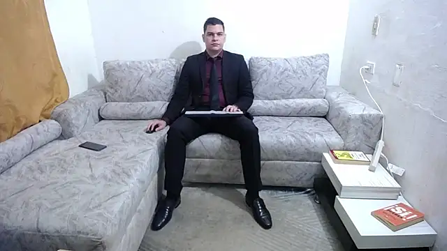 Victor Maitland online show from November 17, 7:30 pm