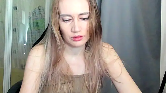 JessFoxxx online show from April 11, 3:22 am