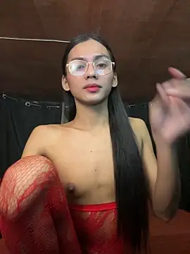 Snapshot of Ur_latinahotpaprika chatting on October 11, 4:38 pm Ur latinahotpaprika online show from October 11, 4:38 pm