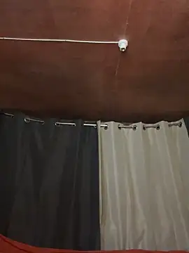 Snapshot of Ur_latinahotpaprika chatting on October 28, 4:31 pm Ur latinahotpaprika online show from October 28, 4:31 pm