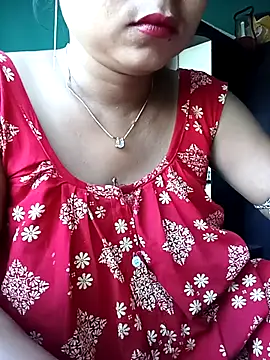 Snapshot of Desi_couple305 chatting on September 27, 1:32 am Desi couple305 online show from September 27, 1:32 am