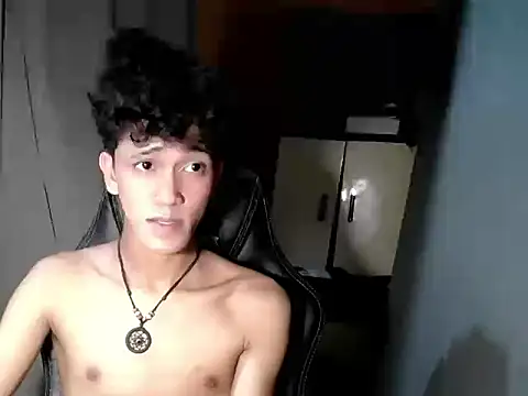 Snapshot of kenbigcockxx chatting on October 26, 7:58 am kenbigcockxx online show from October 26, 7:58 am