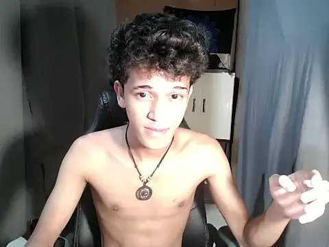 Snapshot of kenbigcockxx chatting on November 4, 4:17 pm kenbigcockxx online show from November 4, 4:17 pm