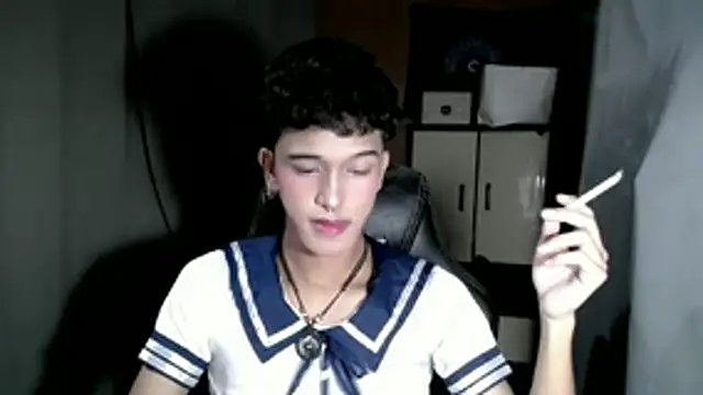 Snapshot of kenbigcockxx chatting on November 17, 3:40 pm kenbigcockxx online show from November 17, 3:40 pm