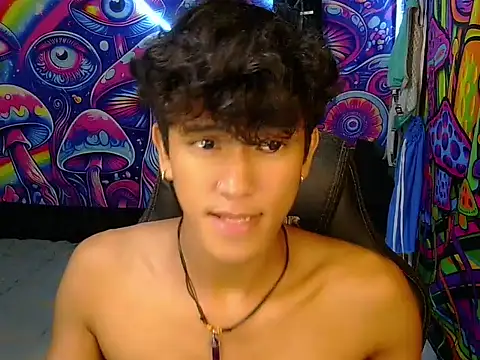 Snapshot of kenbigcockxx chatting on June 11, 7:01 pm kenbigcockxx online show from June 11, 7:01 pm