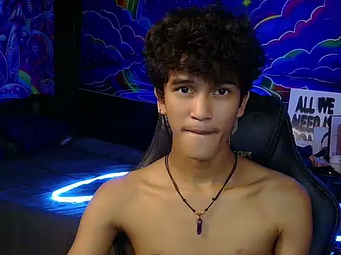 Snapshot of kenbigcockxx chatting on July 9, 3:21 am kenbigcockxx online show from July 9, 3:21 am