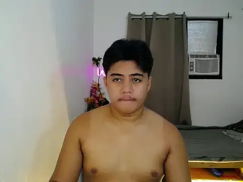 Snapshot of Hugecock2hundle_intown chatting on November 17, 8:09 am Hugecock2hundle intown online show from November 17, 8:09 am