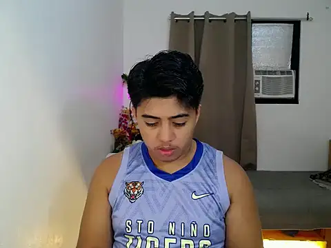 Snapshot of Hugecock2hundle_intown chatting on November 23, 9:20 am Hugecock2hundle intown online show from November 23, 9:20 am