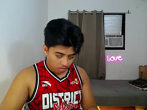 Snapshot of Hugecock2hundle_intown chatting on November 29, 2:53 pm Hugecock2hundle intown online show from November 29, 2:53 pm