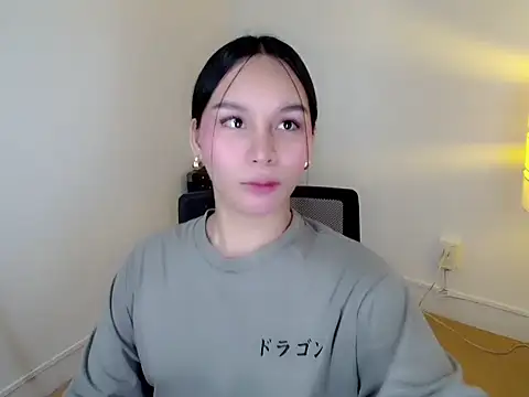 holly tabby online show from January 7, 9:06 pm