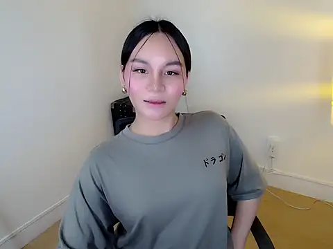 holly tabby online show from February 1, 1:15 am