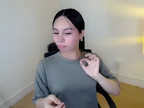 holly tabby online show from February 1, 10:19 pm