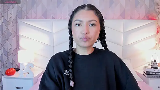 Snapshot of victoria___jonnes chatting on October 5, 12:25 pm victoria jonnes online show from October 5, 12:25 pm