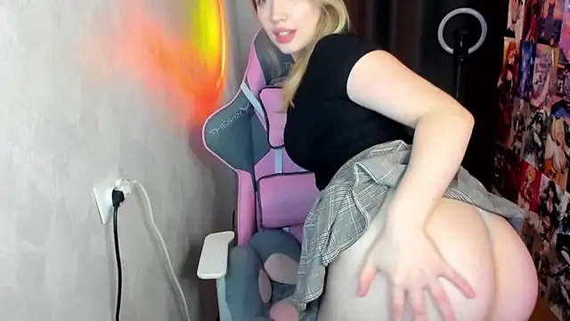 Snapshot of NicoleRiccii chatting on June 11, 4:16 pm NicoleRiccii online show from June 11, 4:16 pm
