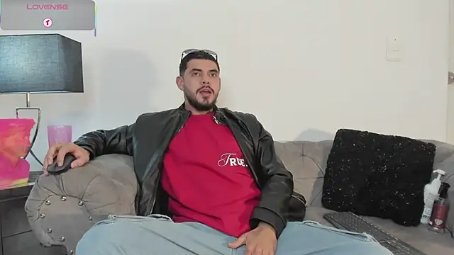 Snapshot of Dimitri_Bass chatting on November 23, 6:41 pm Dimitri Bass online show from November 23, 6:41 pm