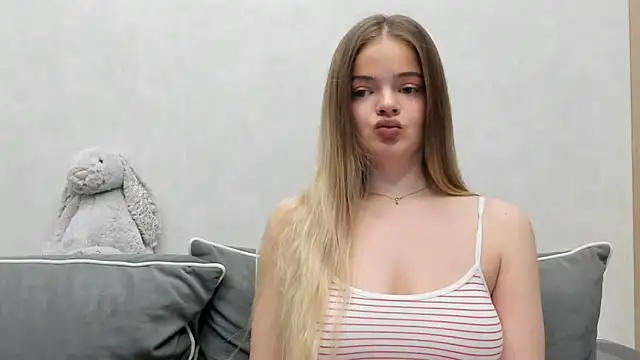 Sarah keyy online show from March 5, 5:42 pm