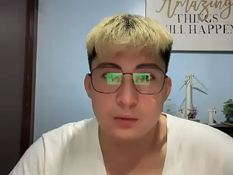 Snapshot of lovely_jay chatting on May 7, 6:24 pm lovely jay online show from May 7, 6:24 pm