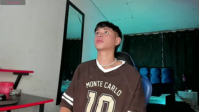 Jostin18 online show from April 17, 7:39 pm