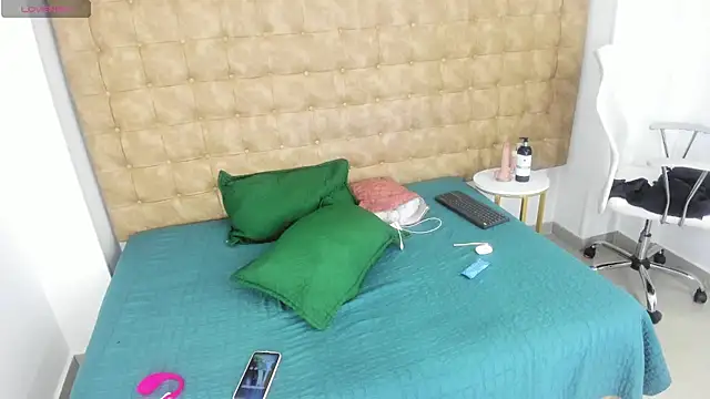 MiiaSmith   online show from November 6, 9:37 pm