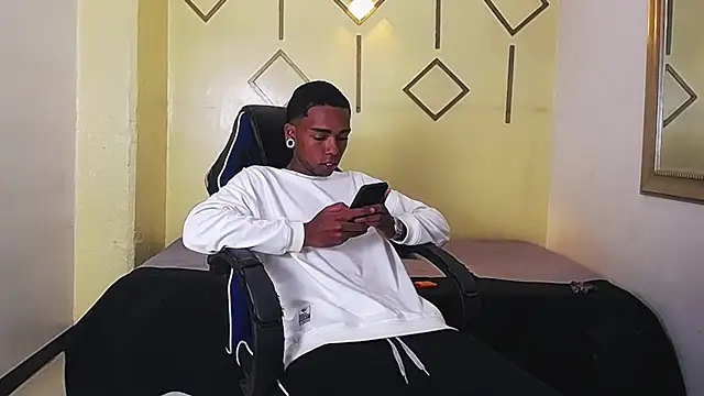 Snapshot of CollemanStone chatting on November 29, 4:48 am CollemanStone online show from November 29, 4:48 am