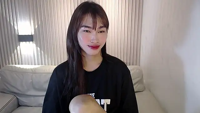 Snapshot of lovelychanel69xx chatting on December 18, 1:22 am lovelychanel69xx online show from December 18, 1:22 am