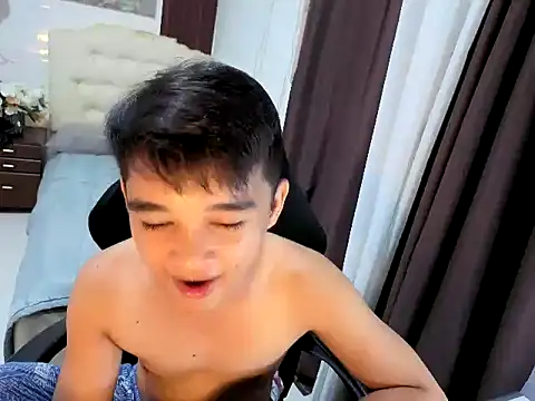 Snapshot of sexysam14 chatting on October 31, 4:52 pm sexysam14 online show from October 31, 4:52 pm