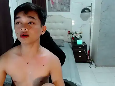 Snapshot of sexysam14 chatting on November 9, 10:46 am sexysam14 online show from November 9, 10:46 am